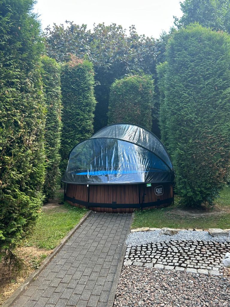 Layla 2 – Pool im Garten