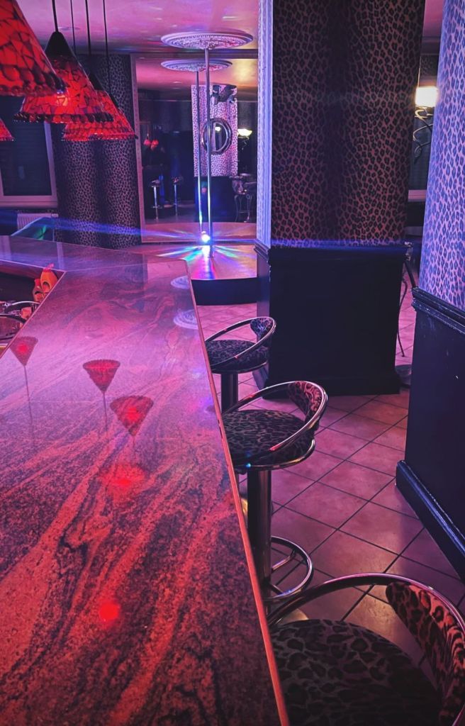 Layla 2 – Bar